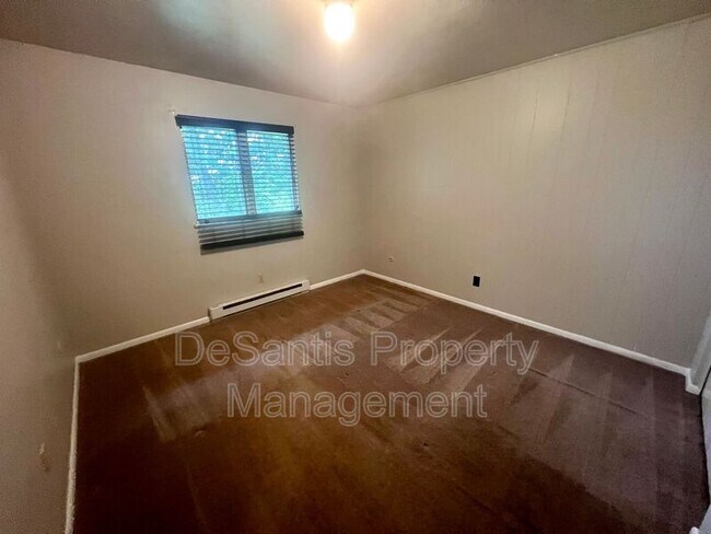 Building Photo - 215 Lunar Ln