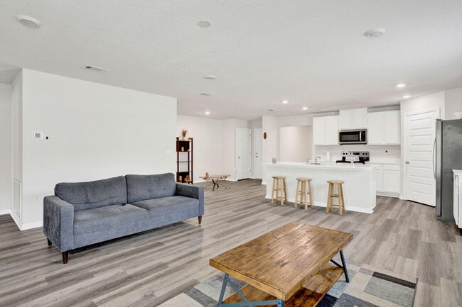 Building Photo - 535 Mary Lou Way