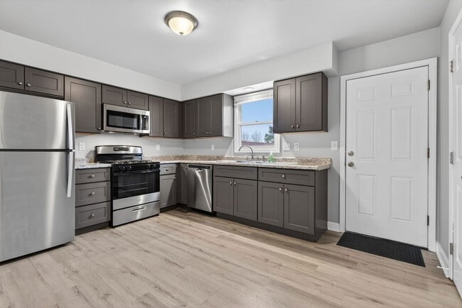 Building Photo - 115 Colonial Pkwy