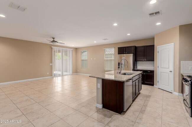 Building Photo - 10743 W Bronco Trail