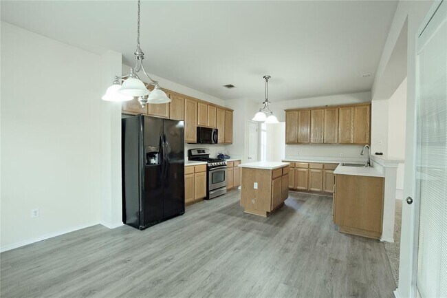 Building Photo - 704 Thrush Dr