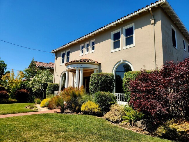 Building Photo - Elegant, spacious home in San Mateo