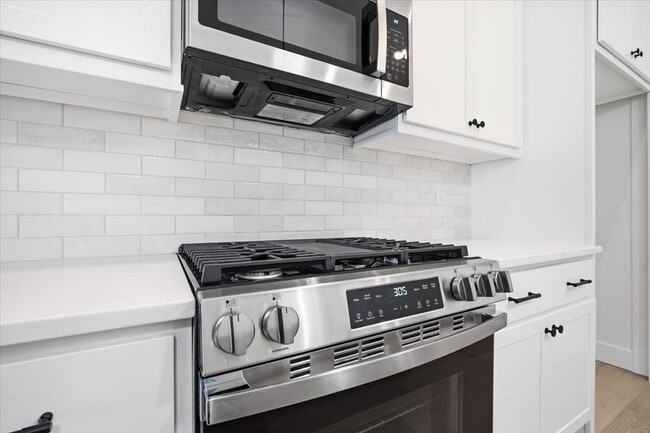 Building Photo - 13 Stone Ml Ct