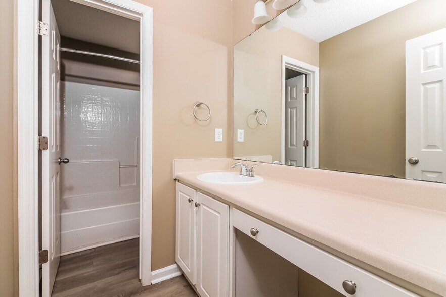 Building Photo - 8401 Neuse Hunter Dr