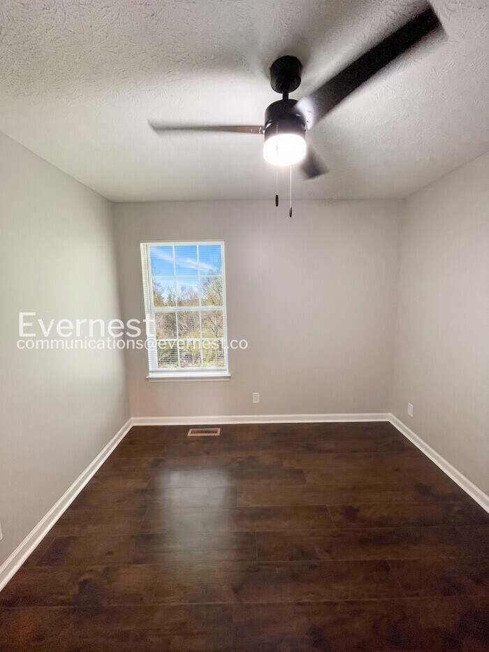 Building Photo - 636 Laramie Dr