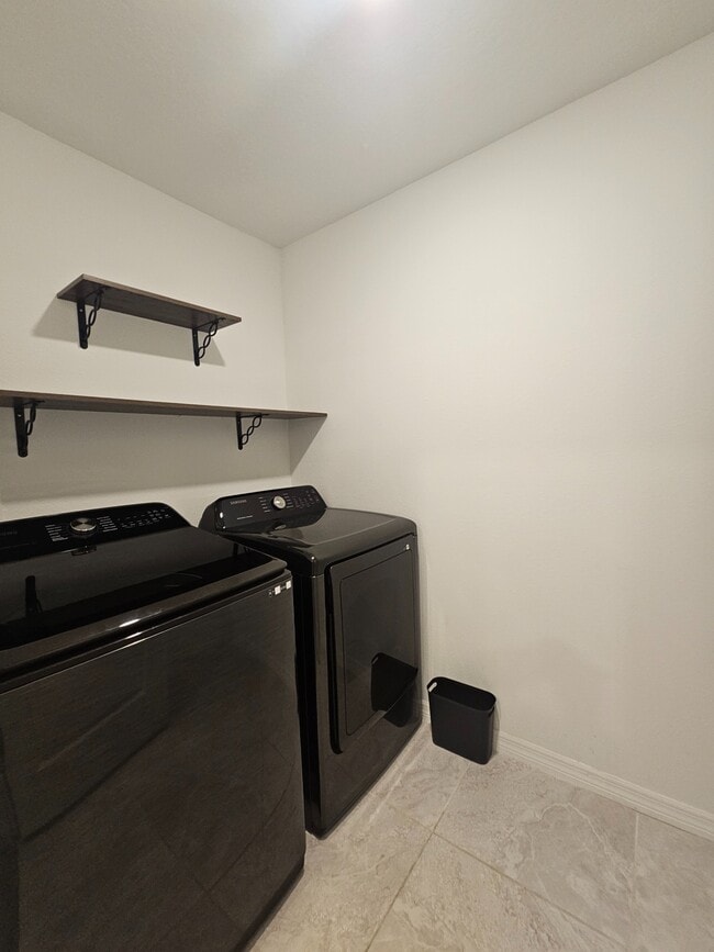 Building Photo - 3928 Capri Coast Dr