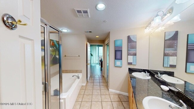 Building Photo - 2230 Beach Dr