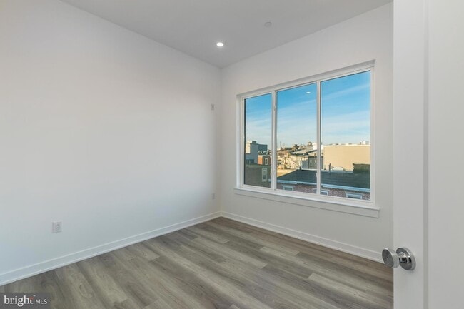 Building Photo - 710 N 16th St