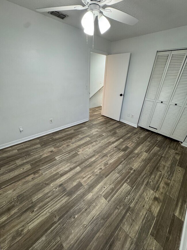 Building Photo - 1735 NE 14th St