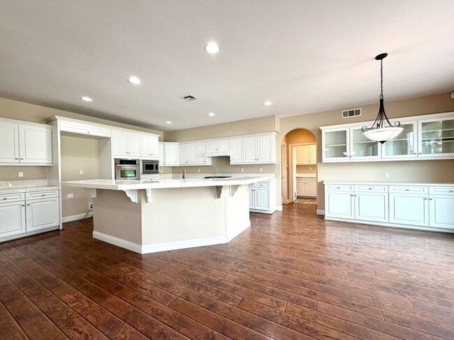 Building Photo - Spacious 5 Bedroom Wolf Creek Home with Balcony, Loft & Secondary Kitchen