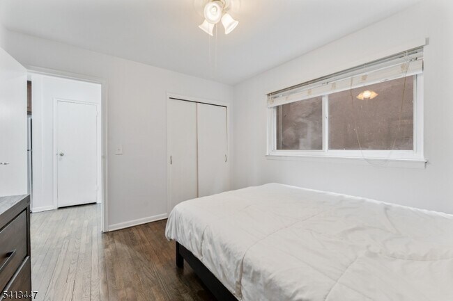 Building Photo - 104 N Beverwyck Rd