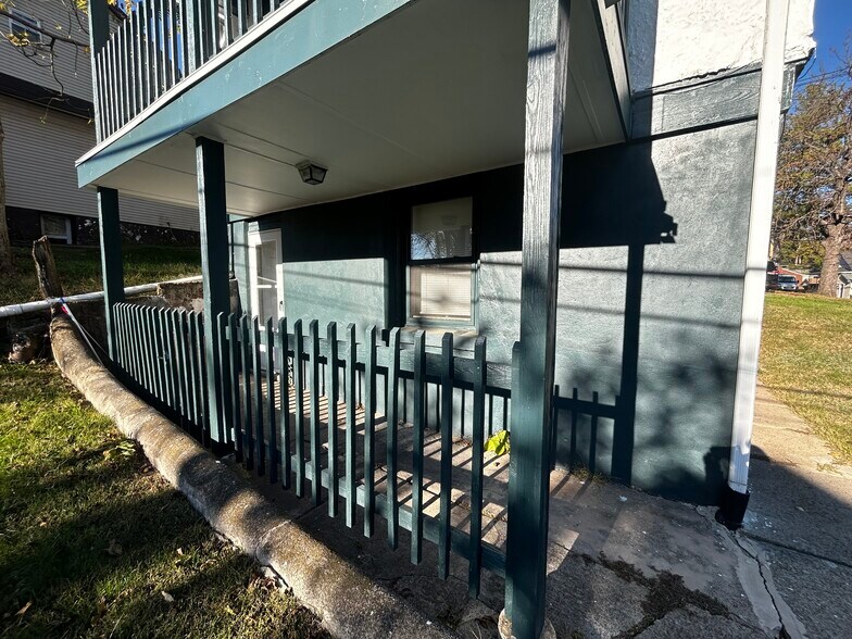 Building Photo - 106 Lynnwood Ave