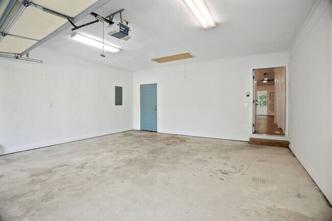 Building Photo - Location, location, location! 3 bedroom / 2 bath remodeled home in the middle of Fairfield Glade ...