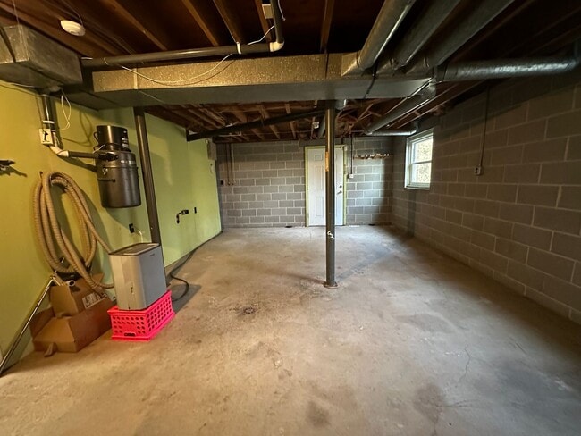 Building Photo - 1308 Minebank Rd