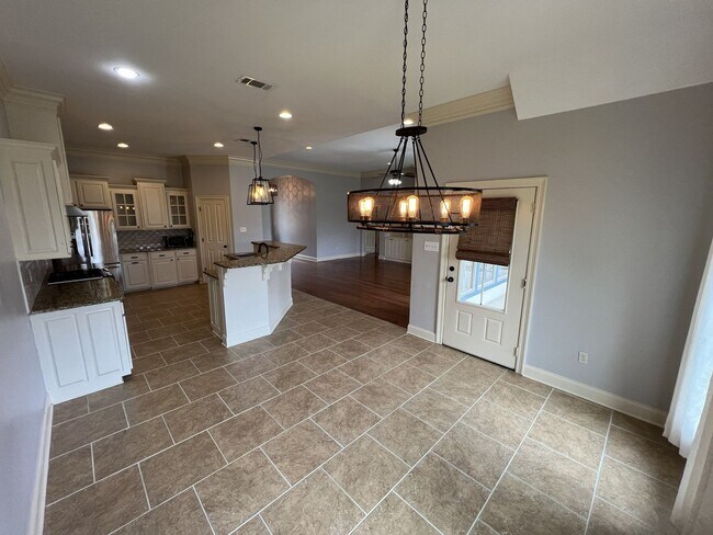 Building Photo - 7335 Oak View Dr.