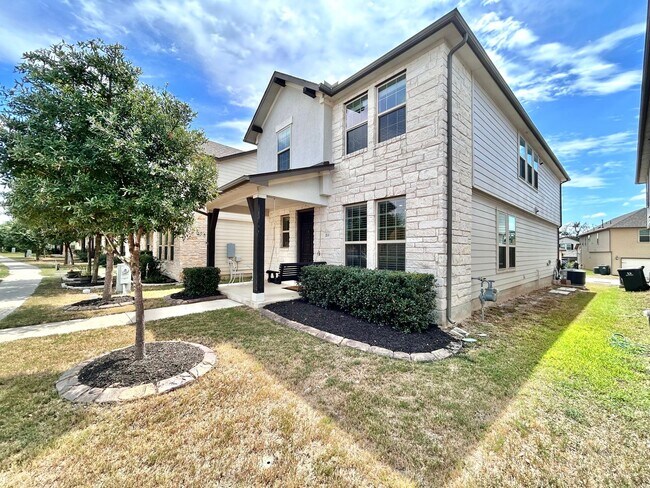Building Photo - Beautiful and Contemporary 3 BR / 2.5 BA H...