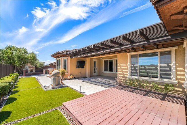 Building Photo - 2501 Luberon Dr