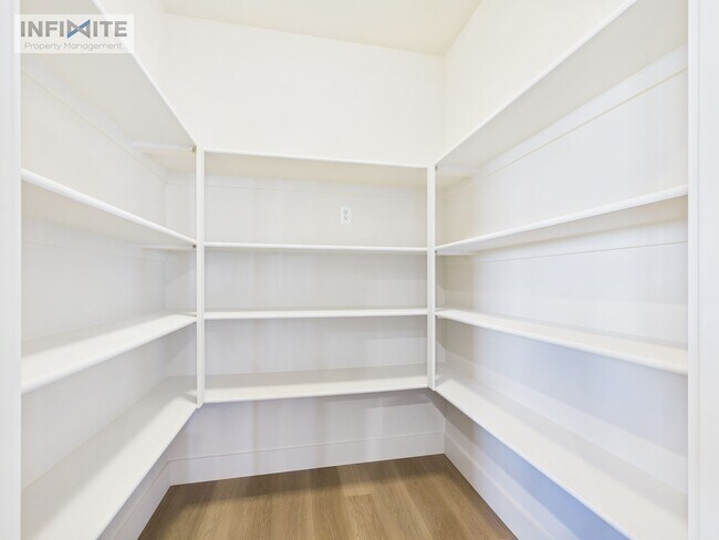 Building Photo - 3 Bedroom - Modern Comfort in a Peaceful Setting