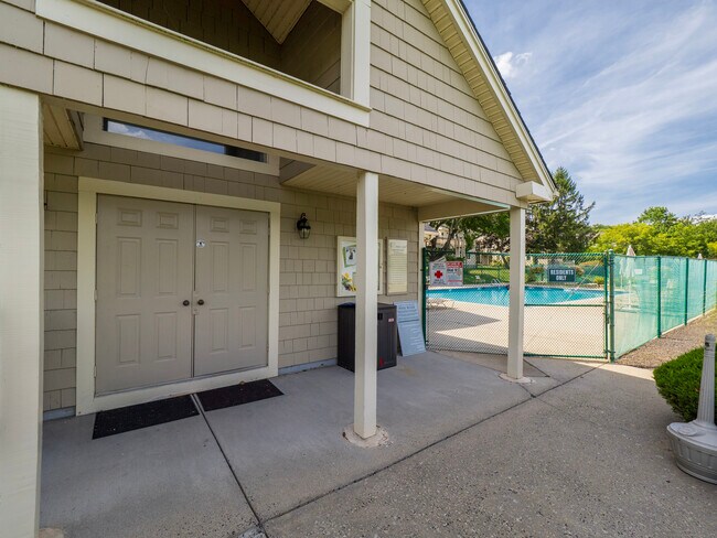 Building Photo - 12 Boulevard Dr