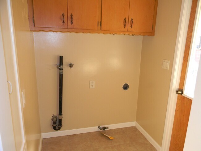 Building Photo - 1104 E Everett Pl