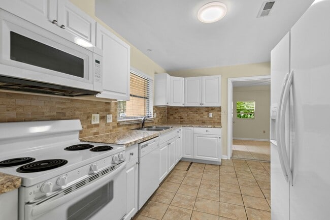 Building Photo - Affordable Remodeled Home near UF Campus
