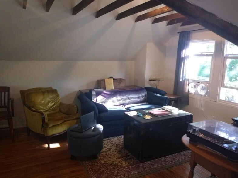 Building Photo - 3251 Silsby Rd