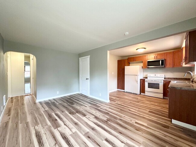 Building Photo - CHARMING ONE LEVEL HOME W/ GARAGE! W/S/G INCLUDED!