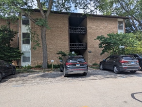 Building Photo - 5529 E Lake Dr