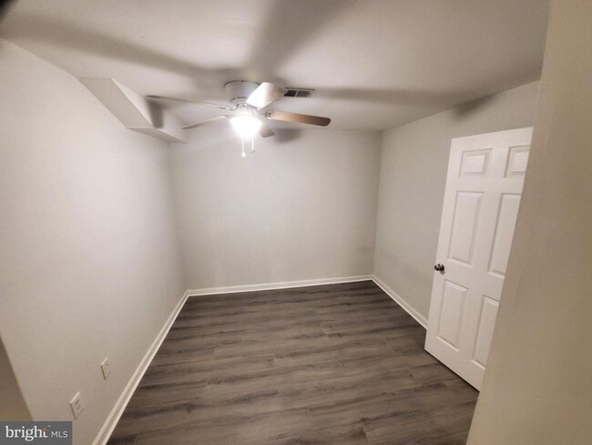Building Photo - 3344 Vineland Pl