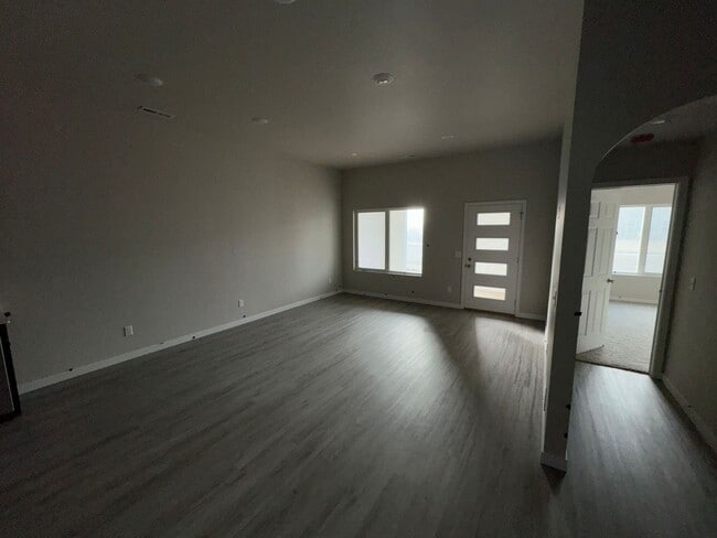 Building Photo - 2 Bed | 2 Bath | 3 Stall Garage | Patio Twin-Home