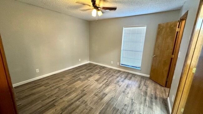 Building Photo - Comfortable & Convenient Living on Nightin...