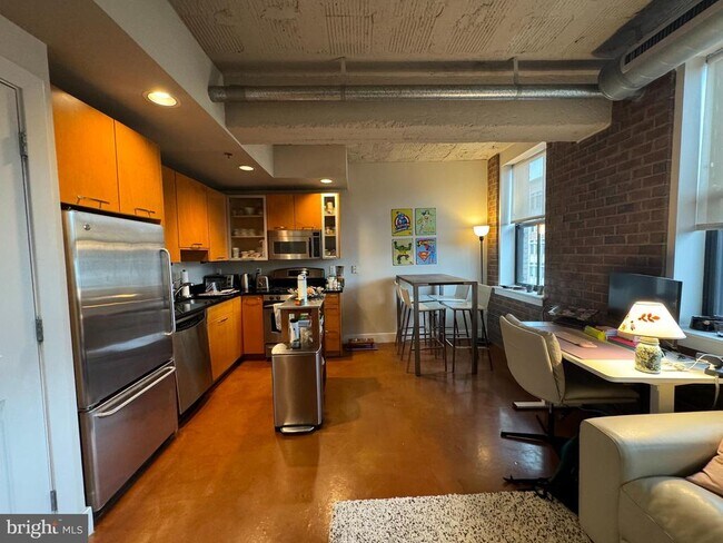 Building Photo - 916 G St NW