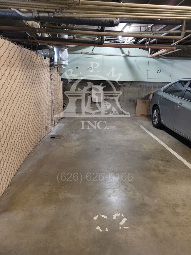 Building Photo - Beautiful 1 Bedroom Pasadena Apartment in Great Location