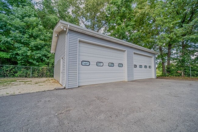 Building Photo - SHORT TERM - Spacious 3-Bedroom home with Wrap-Around Porch