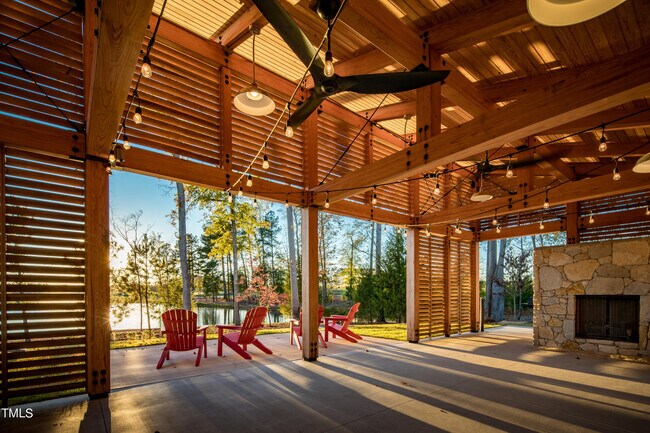 Community Farmhouse - 1604 Drift Falls Ln