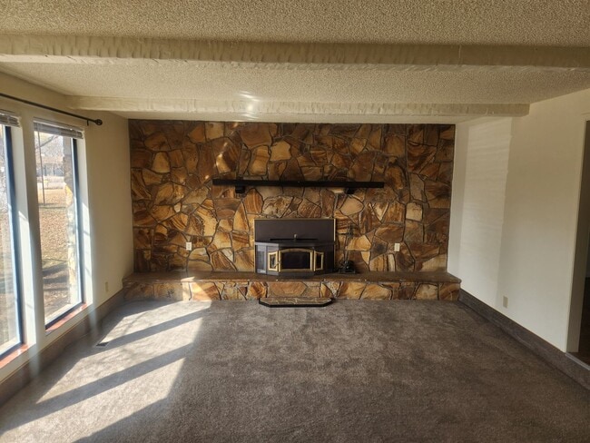 Building Photo - Coming Soon! 4 bedroom 2 bath