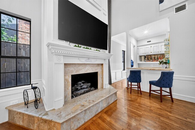 Building Photo - 2510 Potomac Dr