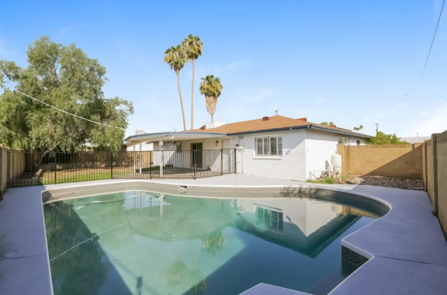 Building Photo - 5027 W Palmaire Dr