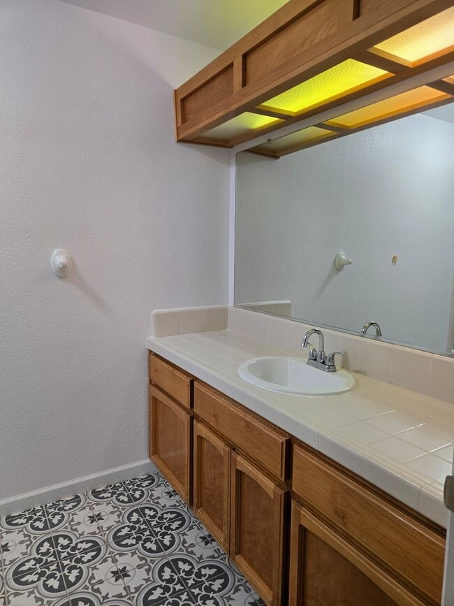 Building Photo - Charming 3BD/2BA Home in Quiet Cul-De-Sac with Solar & Included Landscaping