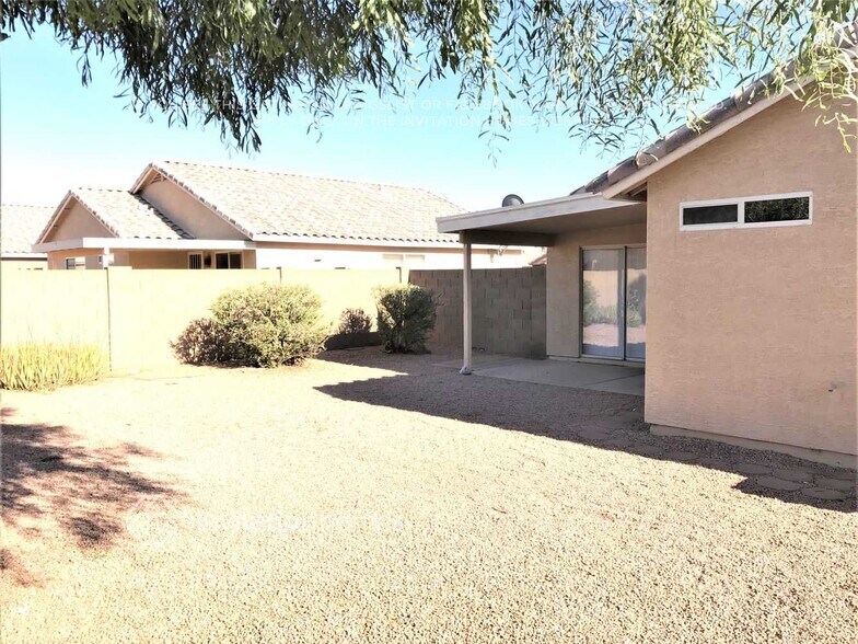 Building Photo - 8632 E Capri Ave