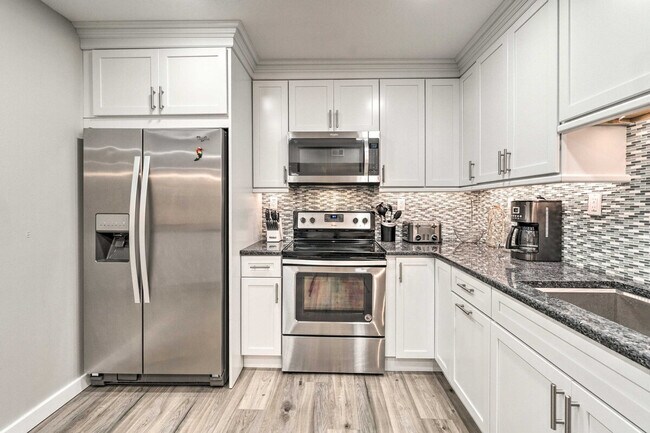 Building Photo - 1037 W Peppertree Dr