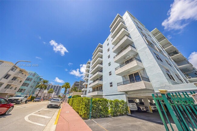 Building Photo - 720 Collins Ave