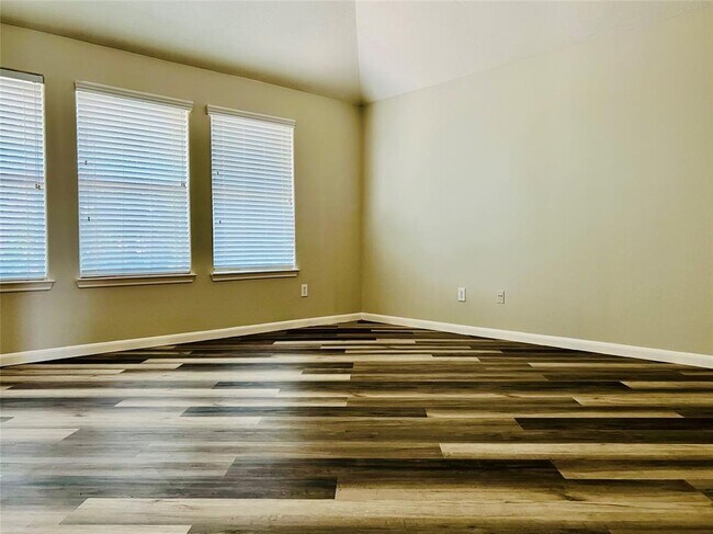 Building Photo - 13715 Branford Greens Dr
