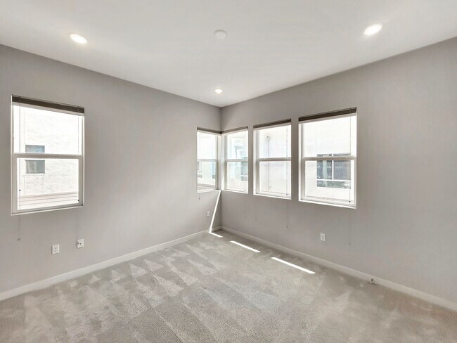 Building Photo - Stunning 3B/3BA 4-story Upgraded Home w/ P...