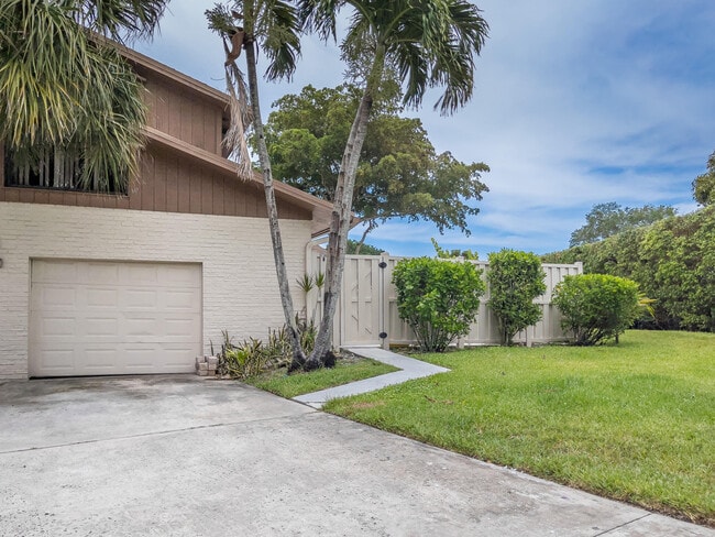 Primary Photo - 9730 Boca Gardens Pkwy