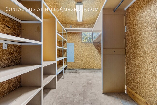 Building Photo - 525 W 4th St