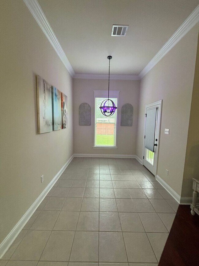 Building Photo - Beautiful 3 Bedroom home in Lucian Fields