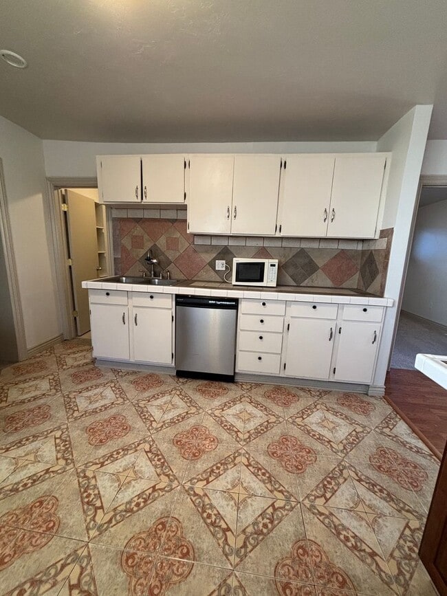 Building Photo - Salt Lake Cottage home 3 bed, 2 baths