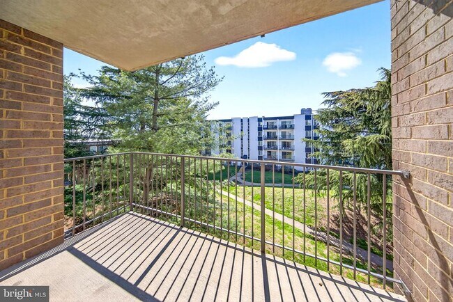 Building Photo - 60 S Van Dorn St