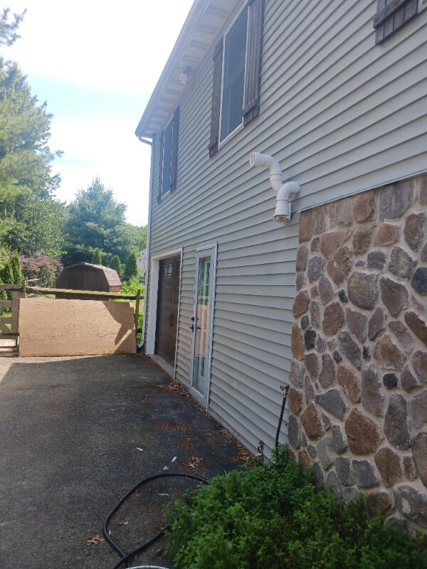 Building Photo - 801 Pinetree Way